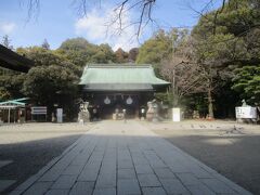 宇都宮って・・・こんな街・・・二荒山神社
石段を登り、神門を潜れば、正面に拝殿が見れてきます。