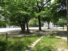 途中「冷泉公園 」を通りました
中心街にあり、広く緑が多い公園でした