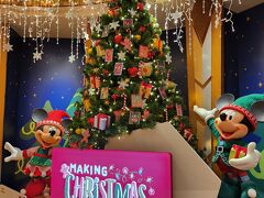 ジェラコとディズニーストアで無事合流。

ストア内もクリスマス全開でやっぱりかわいい！！