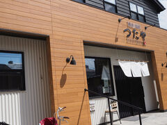 神社のすぐ側にある「つたや」というお蕎麦屋さんでお昼にします。