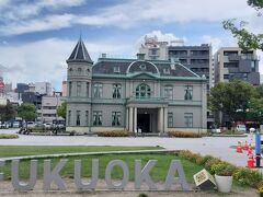 FUKUOKAのオブジェと工事車両