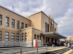 小樽駅

美国行きのバスまで50分ある。　頑張れば埠頭まで行って戻って来れるな。　年甲斐もなく走りだす。
でも所詮は牛の一散、途中でバテる。