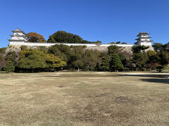 明石城公園　坤櫓（左）と巽櫓のダブル櫓

それらを結ぶ土塀とそれらを乗せる石垣

このダブル櫓は現存12三重櫓のうちの２つです