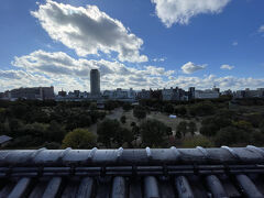 明石城公園　展望台

両櫓を繋ぐ土壁の前にある小さな台です。

正面にJR明石駅が見えます