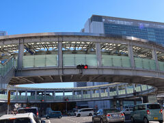 観光ポイントに挙がっている新横浜北口駅前 円形歩道橋ですが、赤レンガ倉庫の近くにも同じような円形歩道橋はあり、観光ポイントと言えるのか、ちょっと疑問です