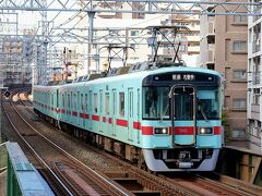 まずは西鉄平尾で、7000形電車を捉えます。。