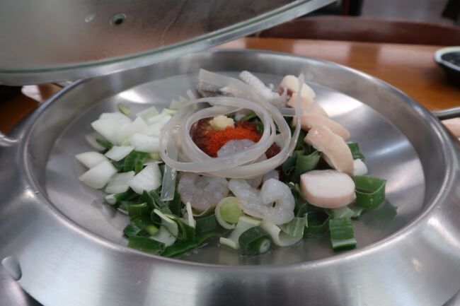 そしてこれを食べに来ました<br />「ナッコプセ」　　ナクチ （タコ）、コプ （コプチャン）、セ（エビ）<br />綺麗な店内で気持ちよくいただけます。