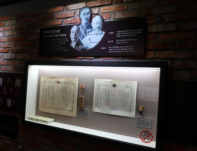 面白がって見るようなものじゃない重々しいテーマを、<br />できるだけ軽くして最大限に楽しませて見てもらおう<br />という努力が見て取れるものです。