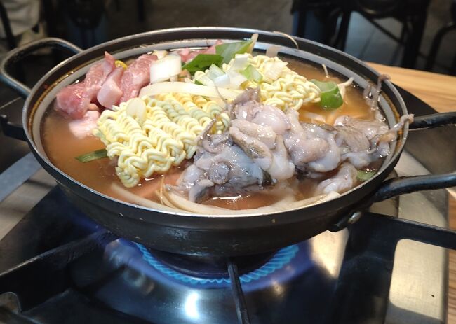 接客悪し！との紹介ですが<br />Kaoruさんの紹介の力でしょう、日本人グループも数組おられました。<br /><br />まあそんな接客より食べ物が大事ですから<br />1人チュクミキムチチゲをオーダー