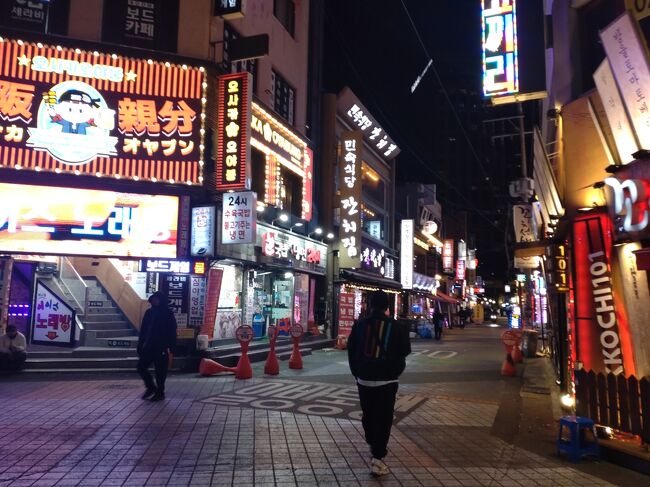 なので一つ先の永登浦駅で下車して<br />繁華街を通ってホテルへ帰ります