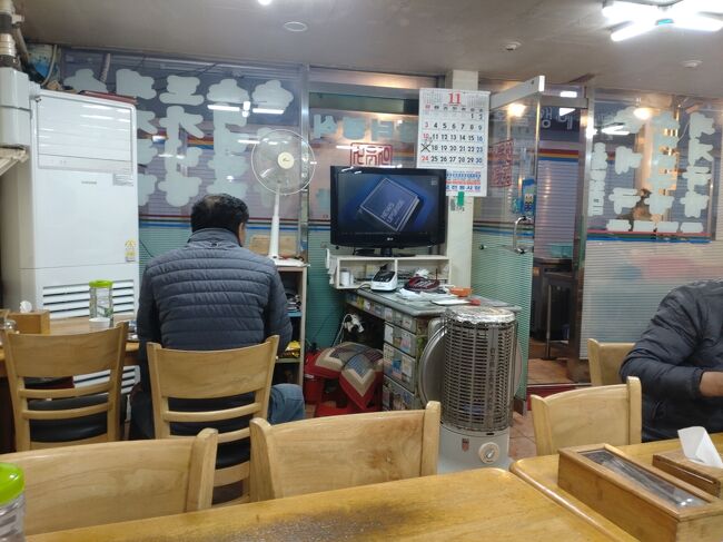 早速入店。<br />にぎわっています。