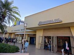 パレードの後はモンスターズ・インク。
70分待ちでしたが、頑張って並びました。