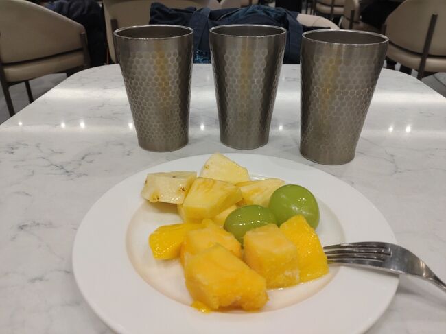 ビール3杯とフルーツで