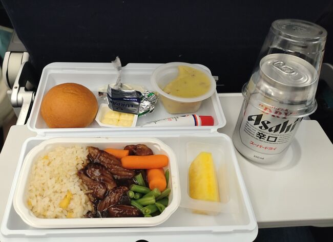 ビジネスが取れなかった<br /><br />ビール一本の食事<br /><br />まあとても近い距離のお隣さんは咳をずっとしていたので<br />マスクをすぐしたからいいけど