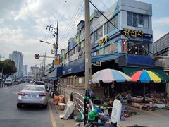 そしてようやく七星市場の入口へ。