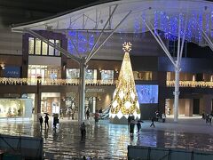 長崎駅前は素敵なクリスマスツリー