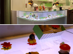 京都駅八条口アスティーロードにある八ッ橋の聖護院が出しているnikiniki八条口店に真っすぐ向かいました。ねらいは4種ある季節の生八つ橋です。11月はモミジが中心の生八つ橋です。毎回可愛いデザインのお菓子で本当に感激し、また癒されています。今回は午後3時前の来店なので全て揃っていました。これを購入してすぐ今日のホテルに向かいます。