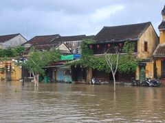 水量も多く水が家の床に浸かりそうです