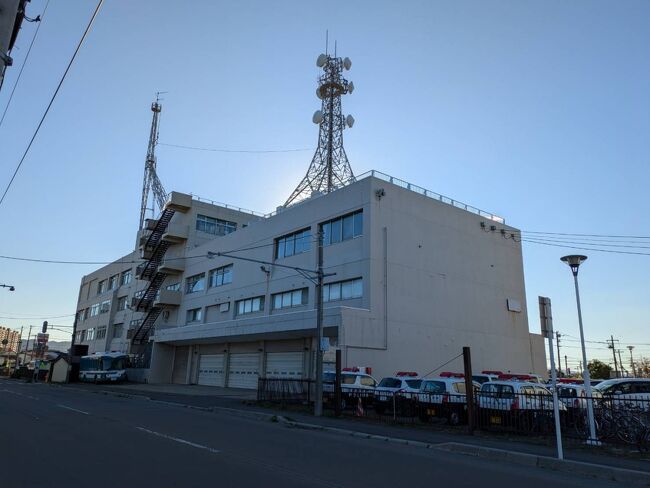 五稜郭公園を出た先にあったのは函館警察署、ここもコナン君の聖地の１つ。