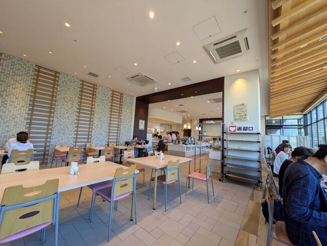 早速、朝食会場に向かいます。<br />意外と空いています。