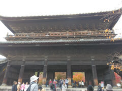 南禅寺はうわー！って感じの賑わいでした　でも歩けるだけマシ？