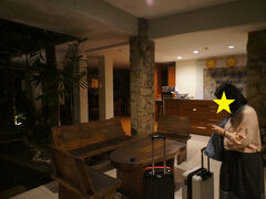 2024/11/25 00:23 マンガル・インドネシアホテル
広州18:15発のフライトを経て、バリ・デンパサール空港に降り立つ。
歩いて10分のこのホテルをチョイス。
1泊朝食無し、Booking.comにて3187円。