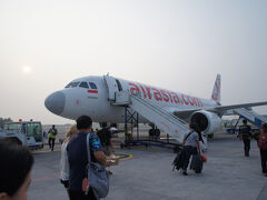 2024/11/25 06:54 バリ・デンパサール空港
7:10発のAir Asia機に乗り込む。
片道2人分で21691円。