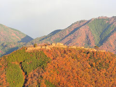 7:00には諦めて下山開始しました。
太陽に照らされて紅葉がオレンジ色に輝いてる☆
途中で何度か足を止めてカメラ出して、7:22駐車場に帰還。

雲海は出なかったけど満足な景色でしたヾ(*´∀｀*)ﾉ