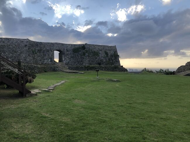 観光スポットまではシャトルバスで行けます。