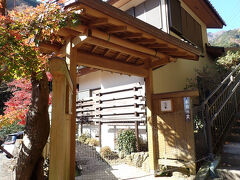 ケーブルカーで下まで降りてきました
豆腐料理で有名な『とうふ処小川家』はお休み（平日旅行アルアル）