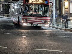 田舎の赤バス4号系統大石小学校前行き19：55発に乗車する。