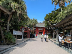 島内にある、青島神社へ。