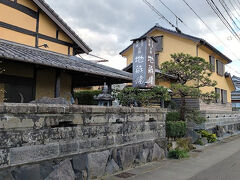 16時になったので、宿へ。
子宝・安産の宿 地蔵庵。
（えっと…、子宝とか安産とかは、関係ないんだけど…）

入ってから注意事項を見せられて知ったのだけど、この旅館、館内撮影＆SNSに上げるのNG、だった。
よって、中の写真なし。
イイ感じの和風旅館だったのにな！
お部屋のお風呂が大正時代風な感じですごくグッときたし…。
お見せできないのが、とてもとても残念。