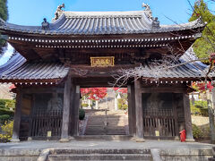 神呪寺（仁王門）
　仁王門は、1804年に再建されたもので西宮市指定重要有形文化財
　に指定されています。
　近くに美しい紅葉を見ることがでる仁王門でした。