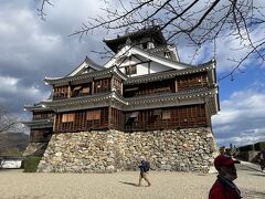 福知山城公園　天守

建物は明治の廃城令で石垣を残して取り壊された

今の天守は昭和になって鉄筋で再建されたもの