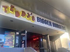 夕食はこちら！TEDDY's BIGGER BURGERです！