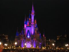 ハロウィーンカラーのお城を最後に撮って、旦那と合流