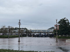 千葉県浦安市舞浜『Tokyo Disneyland』

『東京ディズニーランド』の写真。

開園待ちのゲストの皆さんです。

雨の中寒いですよね。。