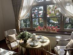 最初の洋館のイギリス館に入ります。
テーマはもちろんイギリスのクリスマス。
イギリス館は旧イギリス公使館です。