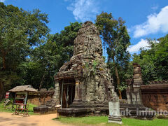 タプローム。
堀はないが、壁がまわりを囲んでいるので、元は仏教寺院かな。