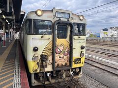 境港駅から境港線で、のんびりと揺られながら米子駅へ到着です。。
座席シートが砂かけばばぁさん推しだと思ったら・・
砂かけばばぁさん列車だったのね～(^ー^* )フフ♪