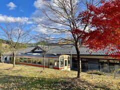 おぉ　一両止まってる
懐かしいわぁ
三重県津市美杉町奥津にある、東海旅客鉄道（JR東海）名松線の駅の終着駅
伊勢奥津駅　無人駅です。