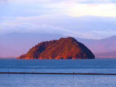 こちらは竹生島。
琵琶湖屈指のパワースポットですね。