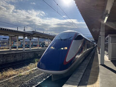 東京から2時間強で米沢着。旅行気分を高めるには最低2時間は乗車しないとね。