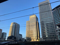 出発当日は東京駅までの経路で人身事故が発生。急遽迂回をするはめになりましたが、時間に余裕があったので大事には至らず。旅行の際は早めに家を出るに限ります。