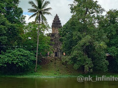 プリア・コーから南に走るとバコンが見えてきた。