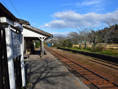 田舎のローカル線の駅って雰囲気がなかなかエエです。