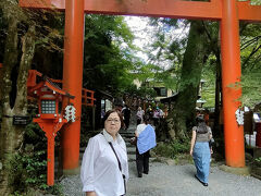 今回予約してあったのは奥貴船にある「兵衛」という料理旅館でした。往路は「貴船口駅」から「貴船神社」まで送ってくれて、復路はお店近くの駐車場から「貴船口駅」か「国際会館駅」まで送ってくれます。
