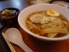 夕食は有名な高山ラーメンをいただきました。外国の方にも人気があるようで口コミ通り良かったです。
