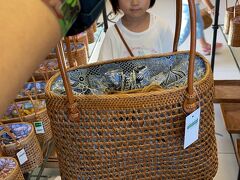その後はド定番のアシタバに寄ってもらい、それぞれの母にお土産をお買い上げ。
ここのトイレもめっちゃきれい。